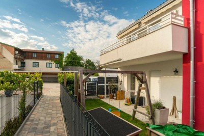 Schöne 3 Zimmerwohnung mit Balkon und 2 PKW Stellplätzen und mehr!