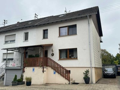 Gepflegtes Einfamilienhaus mit schönem Garten und Garage in zentraler Lage von Schwarzenholz