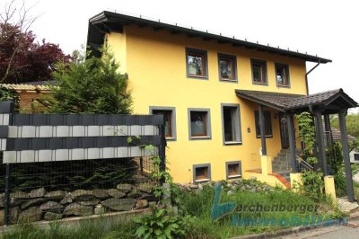 **Zweifamilienhaus in Landau/Isar – Ihr neues Zuhause mit vielseitigen Möglichkeiten**
