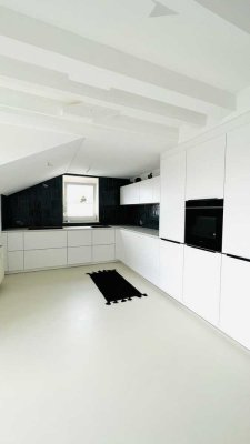 Stylische 3-Zimmer-DG-Wohnung mit gehobener Innenausstattung