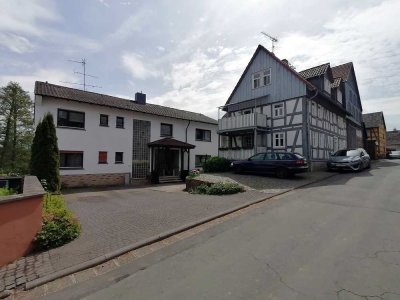 Gepflegtes Wohnensemble mit 2 Zweifamilienhäusern und Scheune auf großem Grundstück