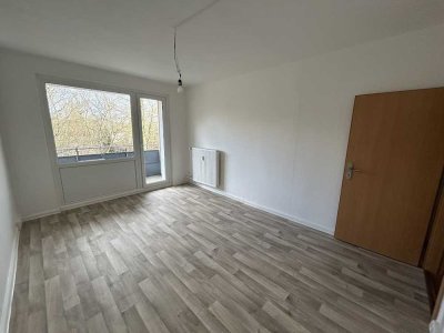 Schnell sein! Frisch renovierte 3-Zimmer-Wohnung mit Balkon!