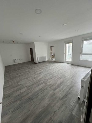 Helle 105 m' Souterrainwohnung mit eigenem Garten - viel Platz zum Wohlfühlen