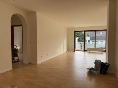 Erstbezug nach Sanierung mit Balkon: Helle 3-Zimmer-Wohnung mit großem Balkon und geh. Ausstattung