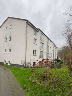 Große helle 3-Zimmer-Wohnung in ruhiger Lage zu vermieten.