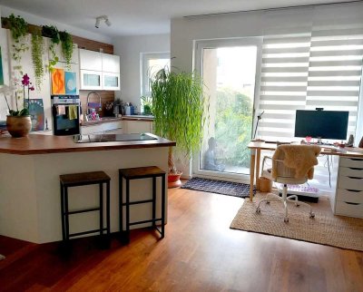 Von privat - Moderne, helle und sehr ruhige 2-Zimmer-Wohnung mit Terrasse & Garten