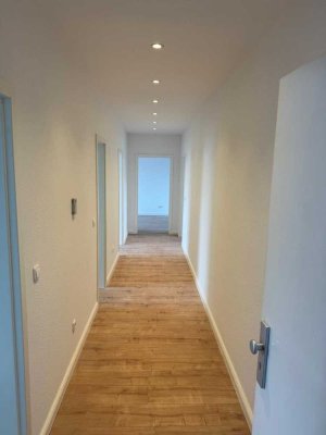 Erstbezug nach Sanierung! Schöne 3- Zimmer Wohnung mit Balkon