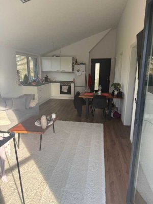 Moderne 2-Zimmer Dachwohnung in ruhiger Lage zu vermieten