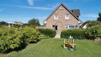Gepflegtes Einfamilienhaus (4,5 Zimmer) mit moderner Innenausstattung und idyllischem Garten