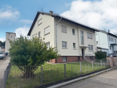 Dreifamilienhaus auf attraktivem Eckgrundstück – solide Substanz mit Entwicklungspotenzial