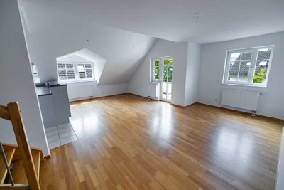 Aubing: Helle, moderne 2,5-Zimmer-Wohnung, Galerie, EBK und West-Balkon – Jetzt einziehen!