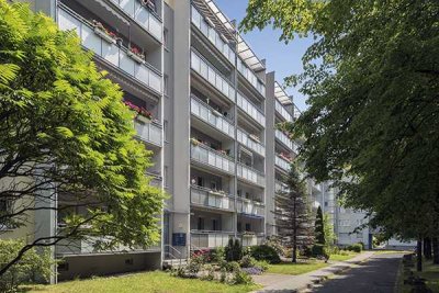Sofort bezugsfertige 4-Zimmerwohnung mit Balkon und Aufzug wartet auf Sie!