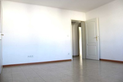 Freundliche 3,5-Zimmer-Wohnung mit gehobener Innenausstattung mit Balkon in Kasendorf
