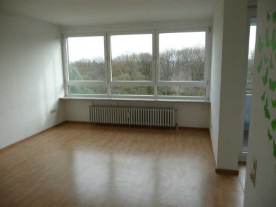 Helle, großzügig geschnittene Wohnung mit 1 überdachten Balkon zum Süden in Uni Nähe