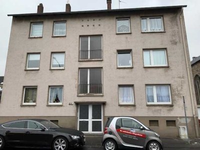 Renovierte Etagenwohnung in zentraler Lage mit Balkon