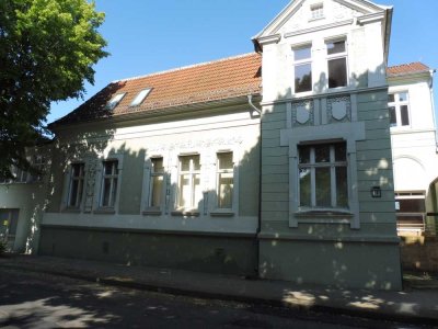 Ehemalige Bibliothek mit Charme und viel Raum zu verkaufen