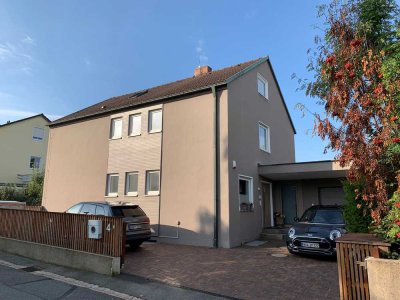 Kernsaniertes Einfamilienhaus in Schirmitz - Toplage