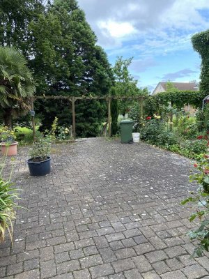 Großzügig geschnittene Terrassenwohnung in ehemaligem Weingut