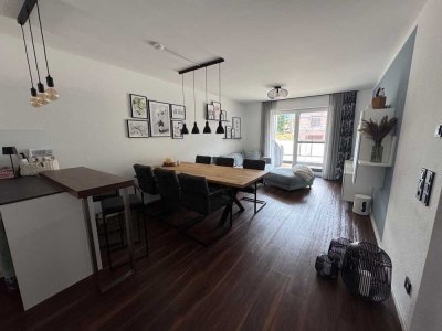Geschmackvolle, neuwertige 3-Raum-Wohnung mit geh. Innenausstattung mit Balkon und EBK