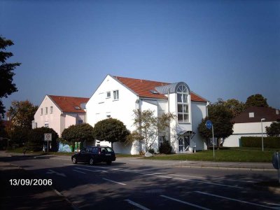 ** Schöne 2-Zimmer-Wohnung mit EBK und Terrasse in Weingarten zu vermieten **