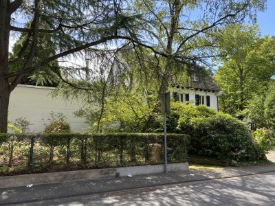 Platz für die Familie und Generationen!
Repräsentative Altbau-Villa erweitert mit großer  Wohnhalle