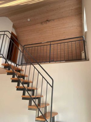 Großzügige 4-Zimmer Maisonettewohnung mit Balkon und Einbauküche.