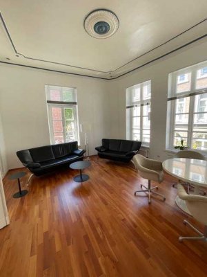 Luxuriöse 2-Raum-Wohnung komplett saniert, neue Einbauküche, und voll möbliert - 2 Balkone