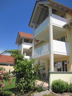 :: Sonnige, großzügige 3,5 Zi.- OG- Wohnung ::