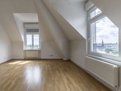 NEU *Paul & Partner* ALTBAUPERLE GEGENÜBER DES KURPARKS MIT AUFZUG & BLICK ÜBER WIESBADEN ! !