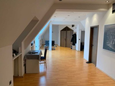 Charmante 1-Zimmer-Dachgeschosswohnung in Siegen - Weidenau