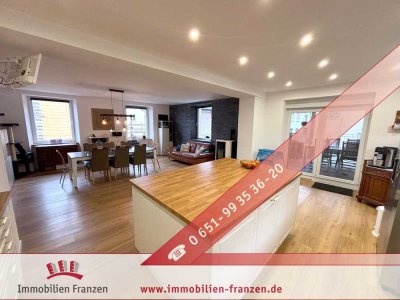Trier-Zewen: einzugsbereites, saniertes Haus mit 2 Wohneinheiten und 3 Garagen in Trier-Zewen