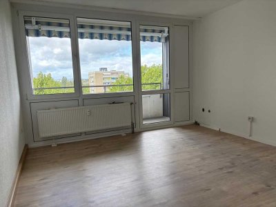 ERSTBEZUG Renovierte Gepflegte 3-Zimmer-Wohnung mit Balkon in Ludwigshafen-Pfingstweide