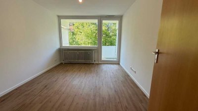 Erstbezug nach Sanierung mit Balkon: Exklusive 1-Raum-Wohnung in München Neuhausen
