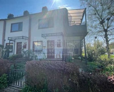 Seltene Gelegenheit ! 2 Reihenhäuser mit 3 Wohneinheiten - Seeblick in Preetz- Gute Rendite