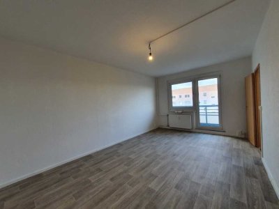 Ab 01.10.2025***Frisch renovierte 2-Zimmer-Wohnung mit Balkon und Wannenbad!