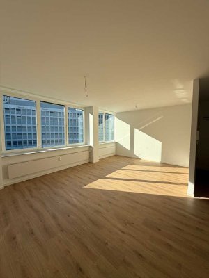 Schöne 1-Zimmer-Wohnung mit Dachterrasse – Zeil & Uni um die Ecke!