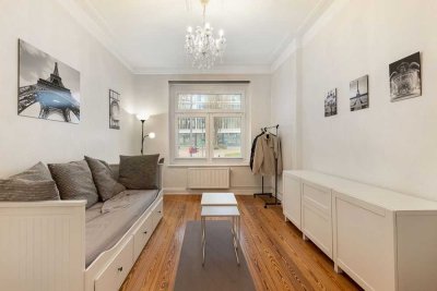 Altbaucharme trifft moderne Aussicht: Stilvolle 2-Zimmer-Wohnung in Winterhude