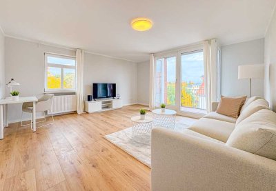 Erstbezug nach Sanierung* 2-RW* EBK* Balkon* moderne Möblierung* Bad mit Wanne* TG-SP* zentral*