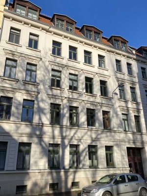 „Zeitlose Eleganz im sanierten Altbau – 3-Zimmer-Wohnung mit Balkon und Wohlfühlfaktor“