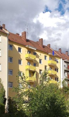 Nürnberg Rennweg: schöne 4-Zimmerwohnung mit Balkon, Einbauküche - fußläufig zum Stadtpark