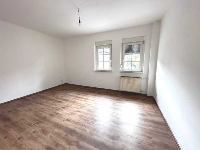 Lichtdurchflutete Wohnung mit großer Küche – ideal für Singles oder Paare