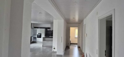 Modernisierte 4-Zimmer-Wohnung mit Terrasse ,Gartenanteil und EBK im Steinbruchweg, Bad Rappenau