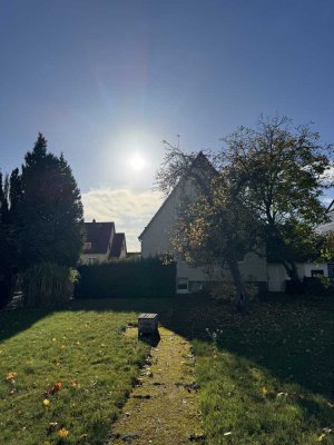 900 m2 großes eingewachsenes Grundstück mit tollem und gemütlichem Einfamilienhaus mit 5 Zimmern