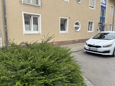 Single 2-Zimmer-EG-Wohnung, zentral gelegen
