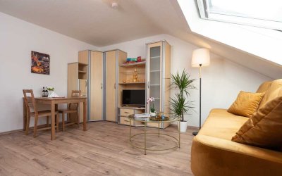 Möblierte Wohnung unterm Dach: Stilvolle 49 qm im Wohnhaus-Kirn