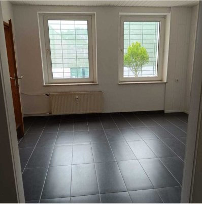 Großzügige 2,5 Zimmer - Wohnung -stadtnah mit guter Infrastruktur