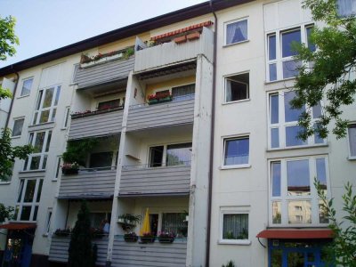 Günstige, bezugsfertige 3-Raumwohnung mit Balkon