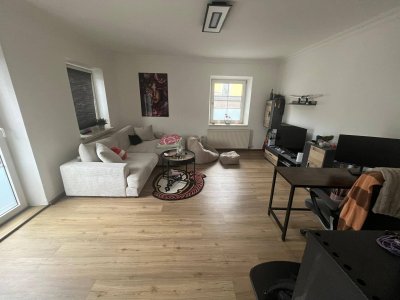 Helle 3-Zimmer Altbauwohnung mit Balkon und Parkplätzen