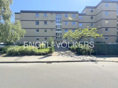 6-Zimmer-Wohnung mit Balkon und Stellplatz am Adalbertplatz