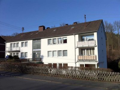 Grüne Idylle trifft Wohnkomfort: Ruhige 3-Zimmer-Erdgeschoss-Wohnung mit Balkon